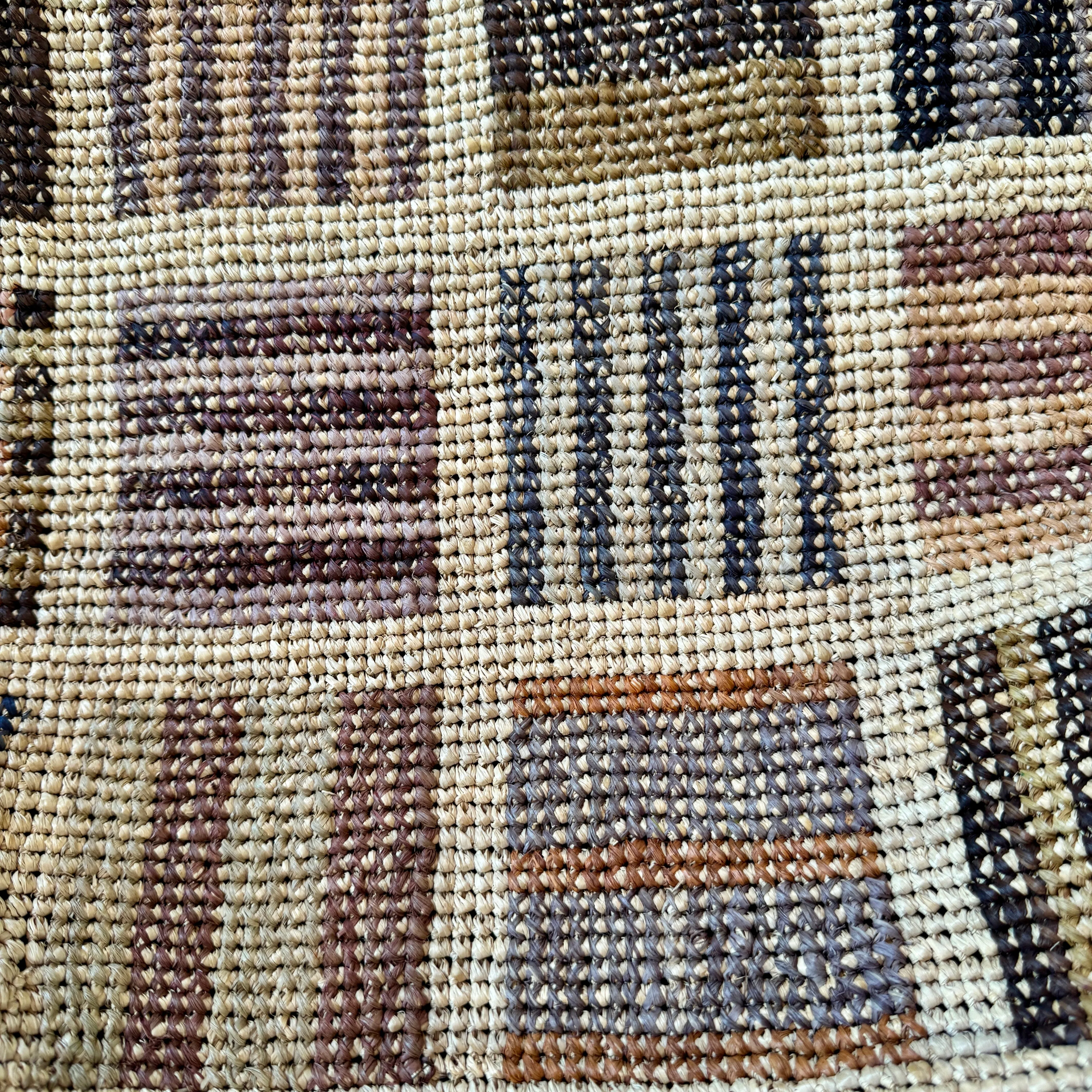 XL Raffia basket with emboridered discs